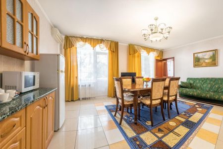 Трехкомнатный в коттедже